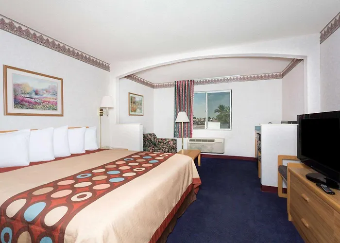 Days Inn By Wyndham Phoenix West